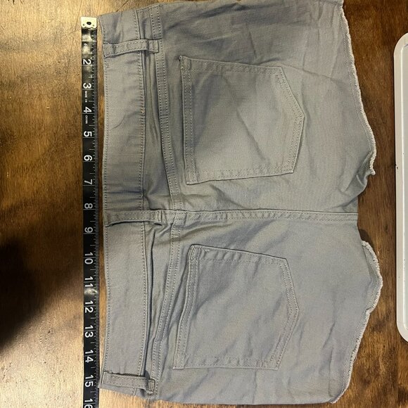 5/$20 Gap Hadley grey denim shorts size 4 - Picture 4 of 5